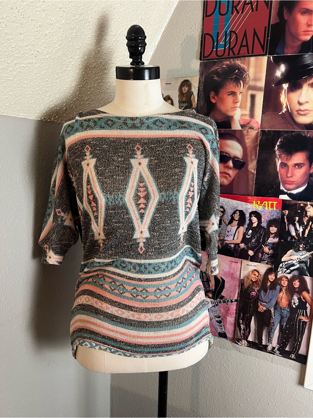 Source Unknown Gray Pink Teal Geometric Crewneck Sweater